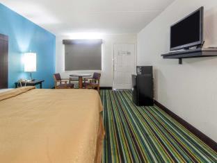 Quality Inn & Suites - 4