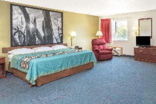 Super 8 by Wyndham Cresco IA - Cresco - 5