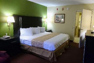 Travelodge by Wyndham Knoxville East - 1