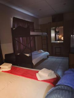 AAA Rose Garden Guesthouse - Naboomspruit - 7