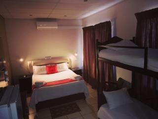 AAA Rose Garden Guesthouse - Naboomspruit - 1