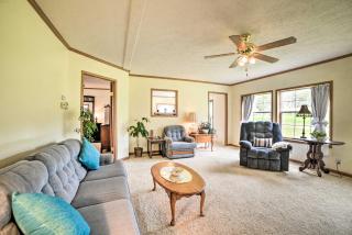 Warm and Inviting Family Home - 2 Mi to Golf Course! - McEwen - 9