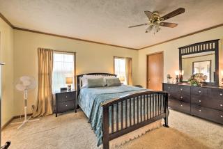 Warm and Inviting Family Home - 2 Mi to Golf Course! - McEwen - 7