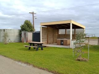 Lang Lang Caravan Park - - 9