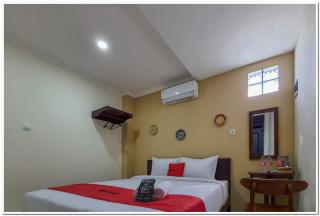 RedDoorz Syariah near Solo Square Mall - 3