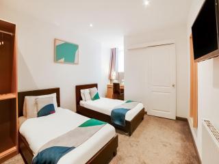 Snooze Hotel - Corby - 9