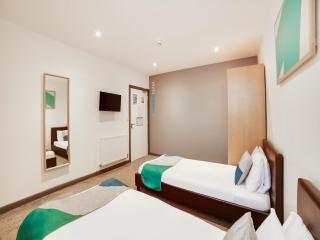 Snooze Hotel - Corby - 8