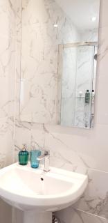 CONTRACTOR ACCOMMODATION SLEEPS 6 - 11 - MANCHESTER AIRPORT CITY - 4