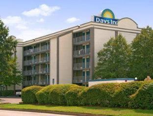 Days Inn by Wyndham Norfolk Military Circle - 5