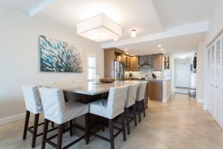 Luxury Unit - Top Floor Balcony - Crimson #302 - 3