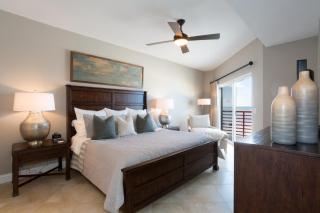 Luxury Unit - Top Floor Balcony - Crimson #302 - 1