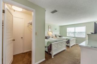 Corner Unit John's Pass View- Beach Place #101 - St. Pete Beach - 2