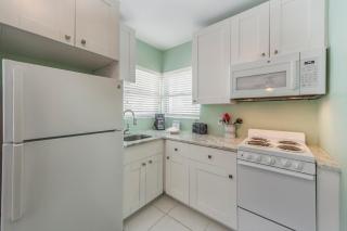 Cute and Cozy Unit- John's Pass - Surf Song #212 - 6