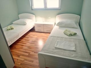 Apartment Kuco - Starigrad-Paklenica - 1