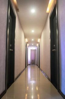 CREW EXPRESS Hotel - Lubukpakam - 5
