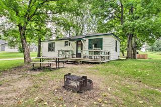 Lovely Lake Cabin Boat Rentals and On-Site Bar - Dent - 9