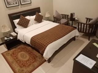 Crosswinds Guest House - 4