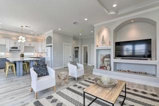 Walk to Beach Chic Crystal Beach Escape with Deck! - 5