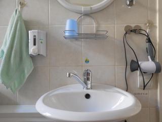 Elizabeth's YH Rooms - 9