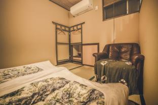 Nostalgic guesthouse for 1 to 2 Females shared toilet and shower - Kyōto - 1