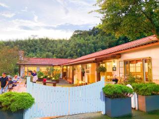 Alishan Tea Garden B&B - Fenchihu - 0
