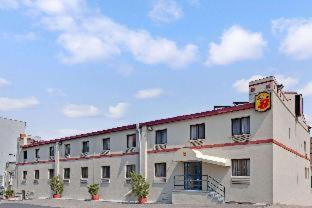 Super 8 by Wyndham Long Island City LGA Hotel - Queens - 6