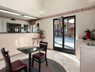 Travelodge by Wyndham Banning Casino and Outlet Mall - Banning - 1