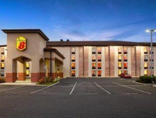 Super 8 by Wyndham Mount Laurel - Mount Laurel - 1