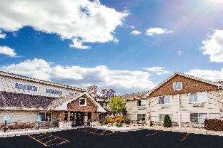 AmericInn by Wyndham Hotel and Suites Long Lake - 2