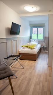 H&H Apartments im Herzen der Stadt geräumig ruhig zentral mit Küche und Esstisch - 5