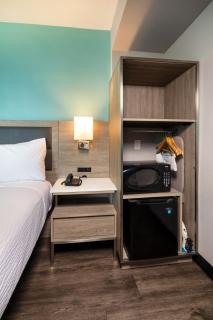Travelodge by Wyndham LAX - El Segundo - 9