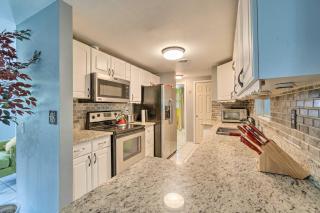 Peaceful Venice Villa with Patio - 2 Miles to Beach! - 3