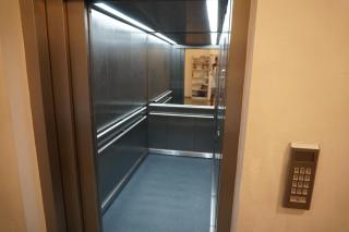 Dominant Studio Hostel with Free Parking for Preregistered Drivers & Garage with CCTV - 1