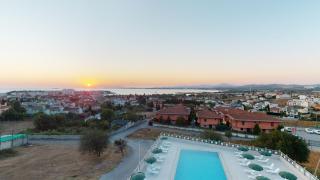 DOUBLE ROYAL HOTEL - 1