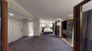 DOUBLE ROYAL HOTEL - 3