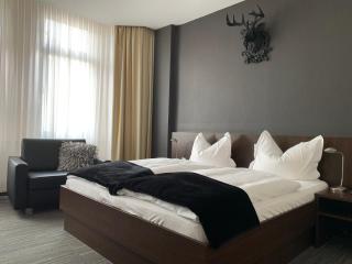 Hotel Lindenhof - Düsseldorf - 9