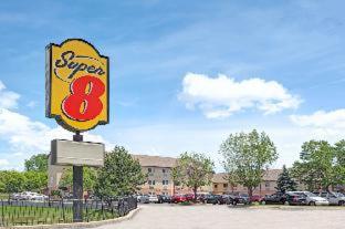 Super 8 by Wyndham Chicago O'Hare Airport - Elk Grove Village - 3