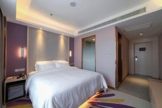 Lavande Hotel Yishui Wande Plaza - Yishui - 4