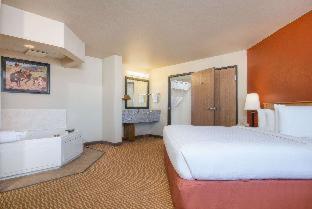 AmericInn by Wyndham Pampa Event Center - 6