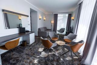 Best Western PLUS Premium Inn - Sonnenstrand - 4