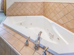 Days Inn by Wyndham Black Bear - Salem - 5