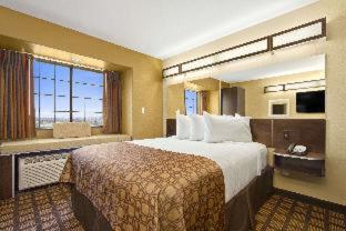 Microtel Inn & Suites by Wyndham Round Rock - 4
