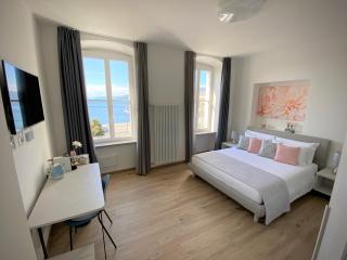 Five Flowers Guest House - 4