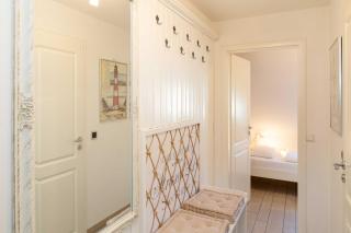 Carlotta s Beachroom - List - 3