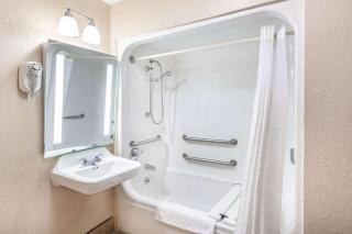Baymont by Wyndham Tupelo - Tupelo - 4