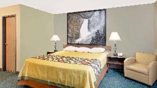 Super 8 by Wyndham Belgrade/Bozeman Airport - 1