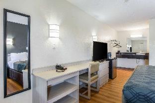 Quality Inn & Suites Columbus West - 1
