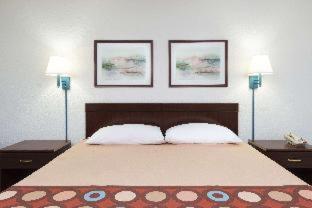 Super 8 by Wyndham Taylorville IL - 6