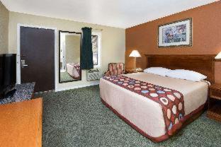 Super 8 by Wyndham Taylorville IL - Taylorville - 4