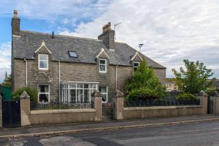 Charming Townhouse on North Coast 500 Route, Wick - 9
